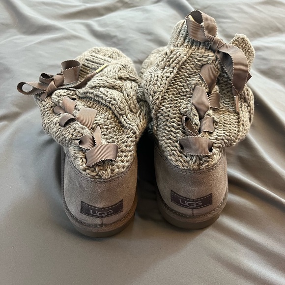 Grey UGG boots - Picture 2 of 4